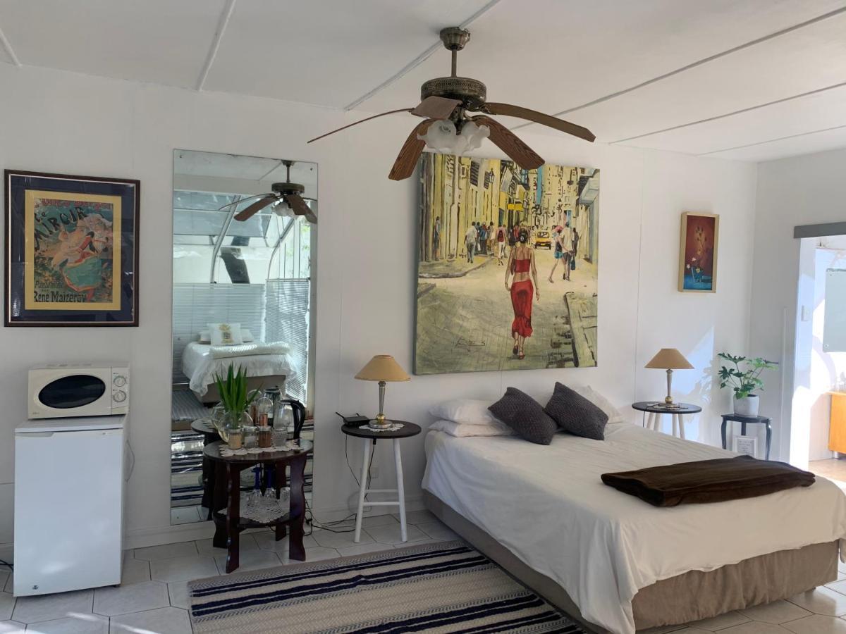 סטלנבוש The Little Hideaway Guesthouse מראה חיצוני תמונה