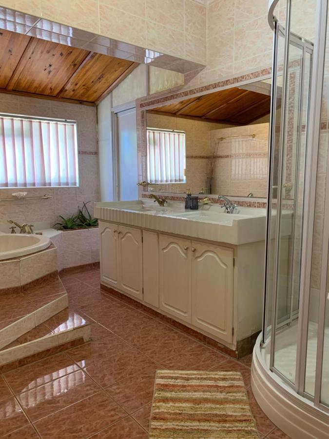 סטלנבוש The Little Hideaway Guesthouse מראה חיצוני תמונה