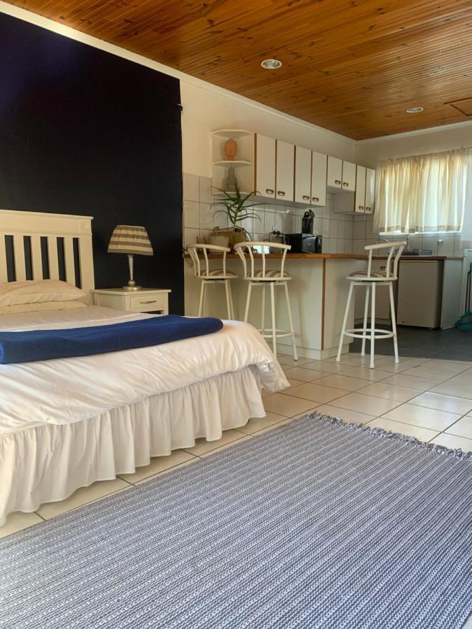 סטלנבוש The Little Hideaway Guesthouse מראה חיצוני תמונה